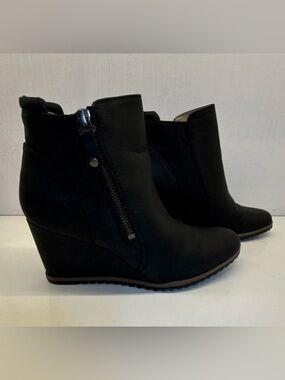 SOUL Naturalizer Black Wedge Ankle Booties with Side Zip
